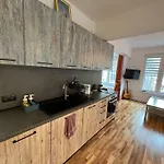 Family Friendly Downtown София