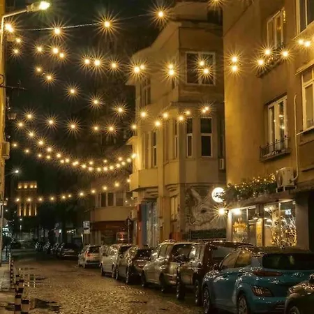 Апартамент Family Friendly Downtown *